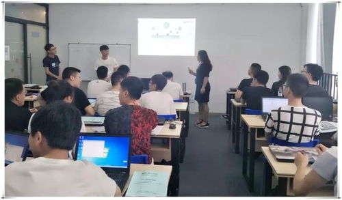 蝸牛學院重慶校區第十一期班正式開課，迎來計算機系統服務新伙伴